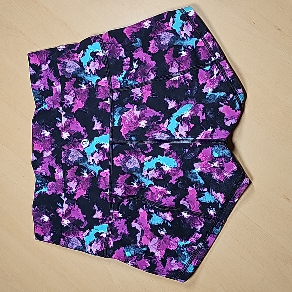 Lululemon Hot Shorts Size 8 Luxtreme